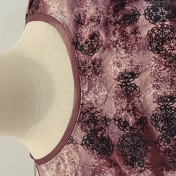 Simply Vera small purple top with sheer adornments - Picture 4 of 7